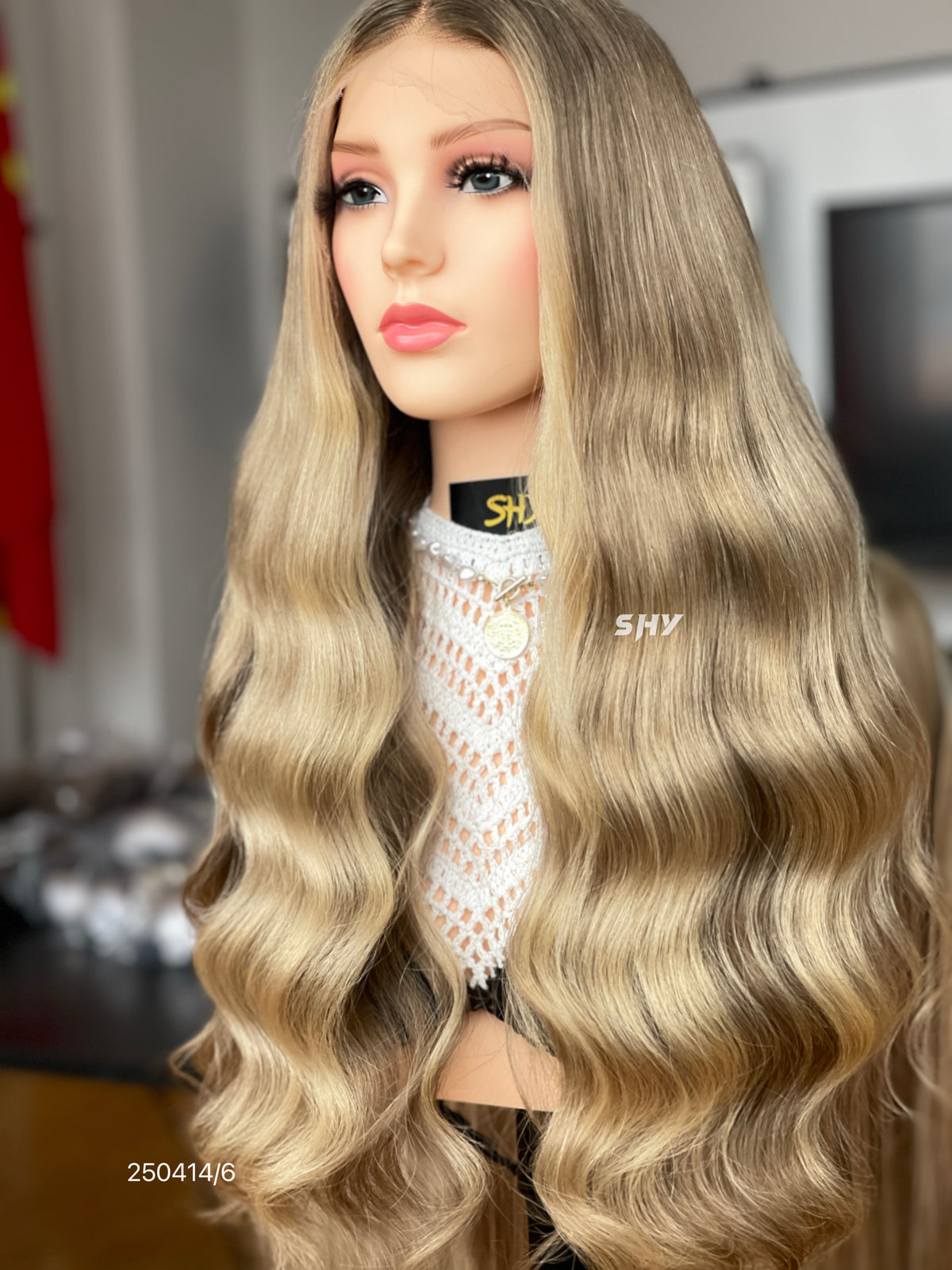 HD 13x5 Dark-Rooted Champagne Blonde Balayage Body Wave Human Hair Patchwork Lace Wig product view 4